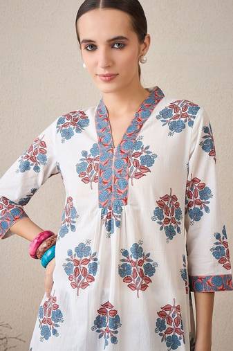 Floral Printed V-Neck Cotton A-Line Kurta With Trousers