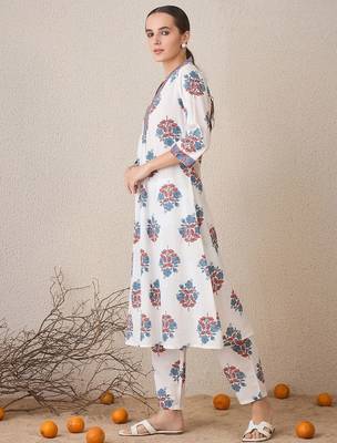 Floral Printed V-Neck Cotton A-Line Kurta With Trousers 4