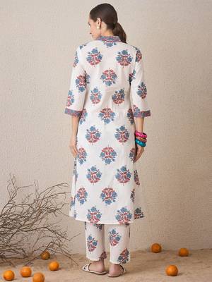 Floral Printed V-Neck Cotton A-Line Kurta With Trousers 5