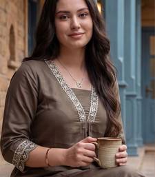 Women Ethnic Motifs Embroidered Thread Work Kurta with Trousers