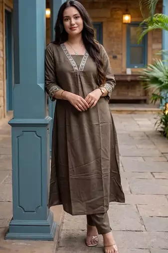 Women Ethnic Motifs Embroidered Thread Work Kurta with Trousers