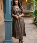 Women Ethnic Motifs Embroidered Thread Work Kurta with Trousers