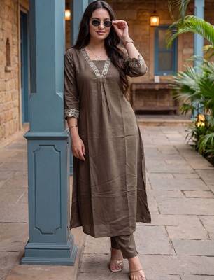 Women Ethnic Motifs Embroidered Thread Work Kurta with Trousers 6