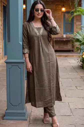 Women Ethnic Motifs Embroidered Thread Work Kurta with Trousers