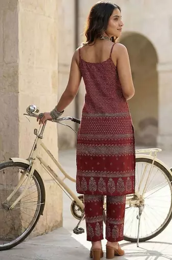 Women Ethnic Motifs Printed Cotton Kurta with Trousers