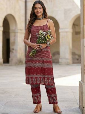 Women Ethnic Motifs Printed Cotton Kurta with Trousers 4