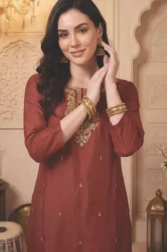 Women Paisley Embroidered Kurta with Trousers & With Dupatta