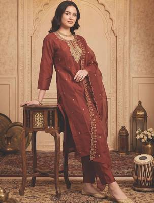 Women Paisley Embroidered Kurta with Trousers & With Dupatta 4