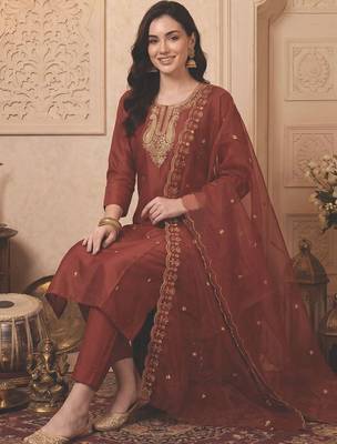Women Paisley Embroidered Kurta with Trousers & With Dupatta 5