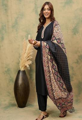 Floral embroidered cotton v neck kurta trouser & dupatta set 3