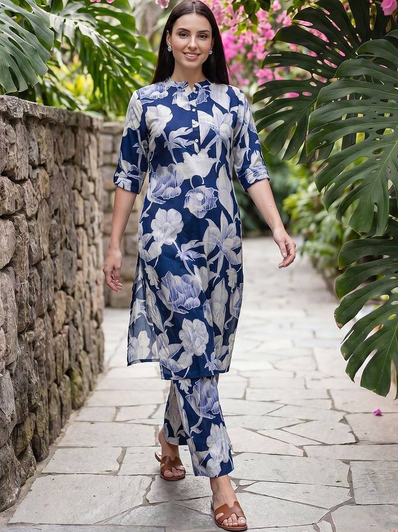 Women Floral Printed Kurta with Trousers