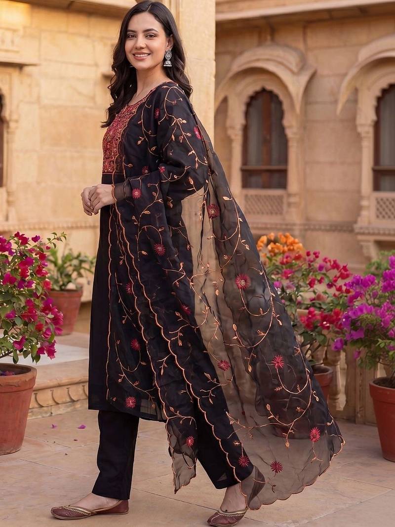 Women Ethnic Motifs Embroidered Thread Work Kurta with Trousers & With Dupatta