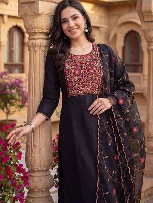 Women Ethnic Motifs Embroidered Thread Work Kurta with Trousers & With Dupatta 3