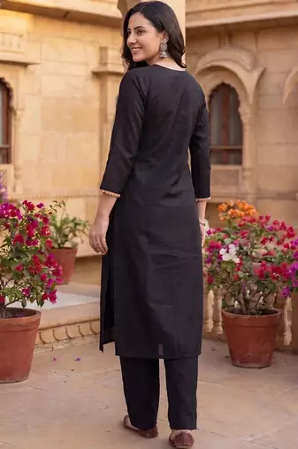 Women Ethnic Motifs Embroidered Thread Work Kurta with Trousers & With Dupatta