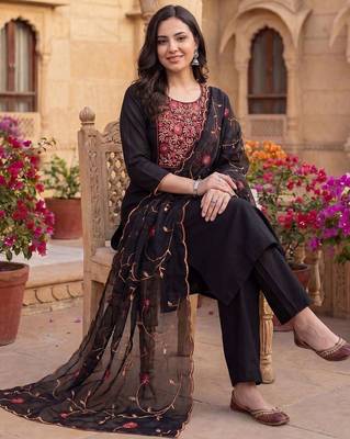 Women Ethnic Motifs Embroidered Thread Work Kurta with Trousers & With Dupatta 5