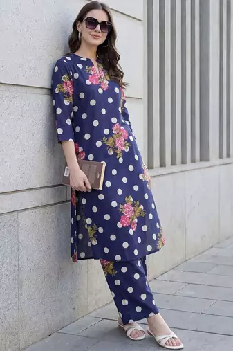Women Floral Printed Cotton Kurta with Trousers