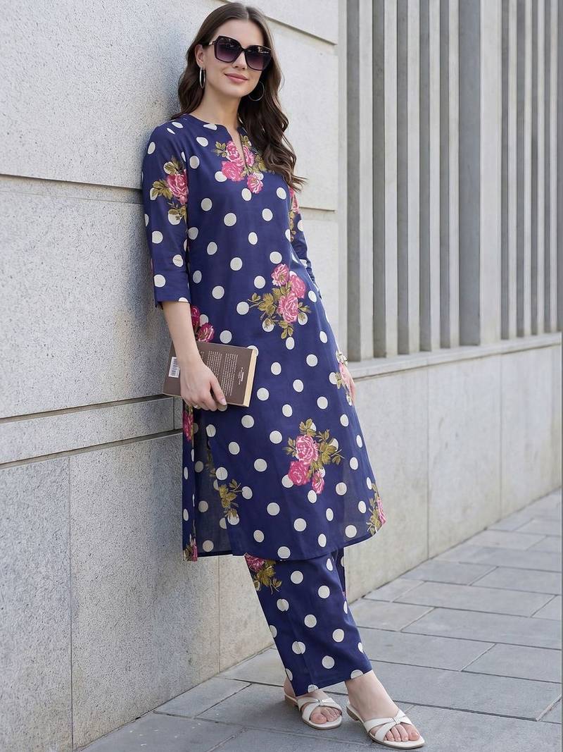 Women Floral Printed Cotton Kurta with Trousers