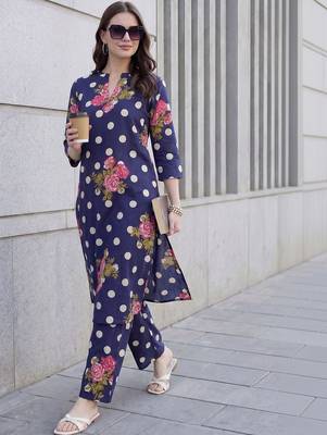 Women Floral Printed Cotton Kurta with Trousers 6
