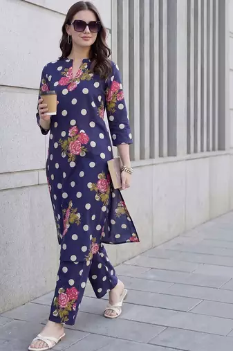 Women Floral Printed Cotton Kurta with Trousers
