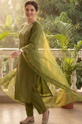 Women Ethnic Motifs Embroidered Thread Work Kurta with Trousers & With Dupatta