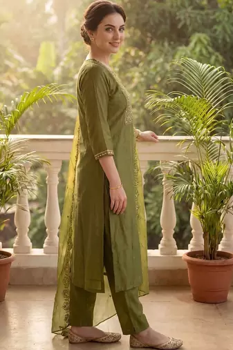Women Ethnic Motifs Embroidered Thread Work Kurta with Trousers & With Dupatta