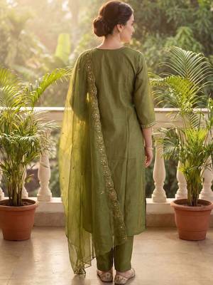 Women Ethnic Motifs Embroidered Thread Work Kurta with Trousers & With Dupatta 4