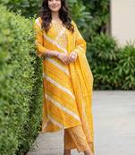 Women Printed Kurta with Trousers & With Dupatta