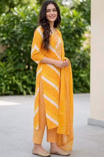 Women Printed Kurta with Trousers & With Dupatta