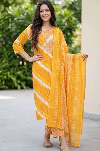 Women Printed Kurta with Trousers & With Dupatta