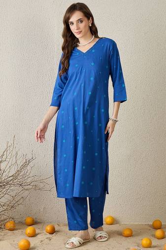 Women Ethnic Motifs Printed Cotton Kurta with Trousers