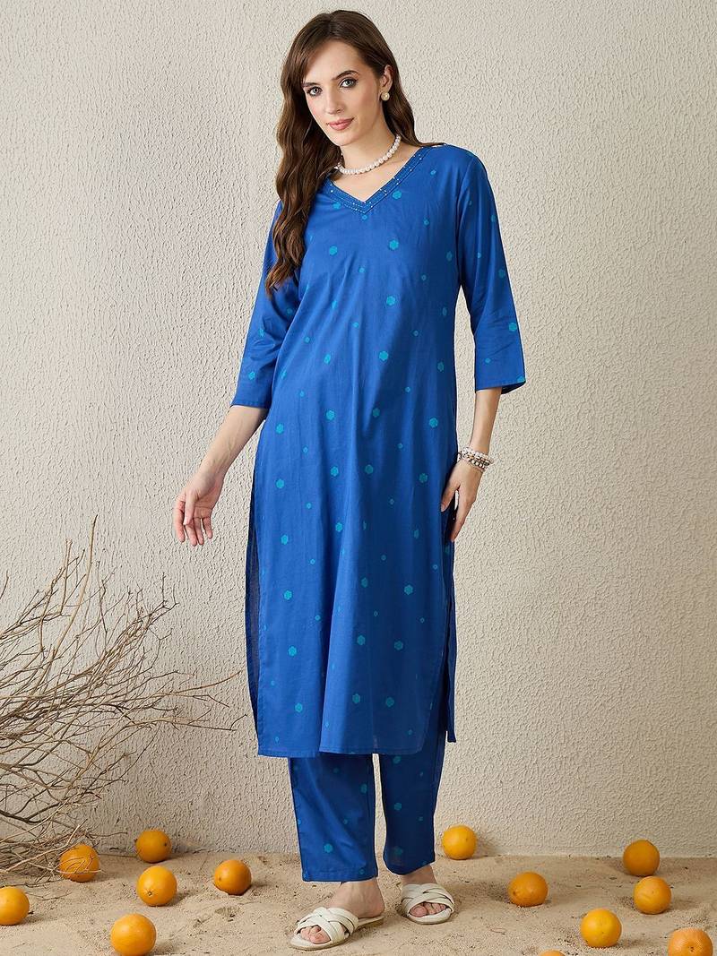 Women Ethnic Motifs Printed Cotton Kurta with Trousers