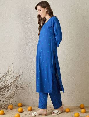 Women Ethnic Motifs Printed Cotton Kurta with Trousers 3
