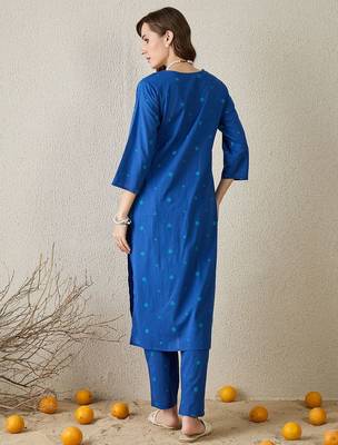 Women Ethnic Motifs Printed Cotton Kurta with Trousers 4