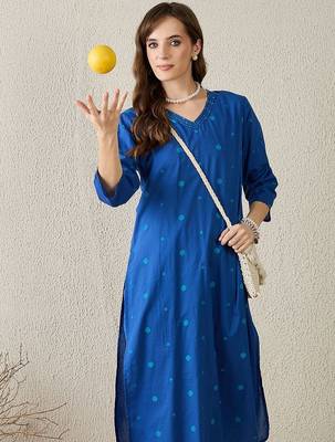 Women Ethnic Motifs Printed Cotton Kurta with Trousers 6