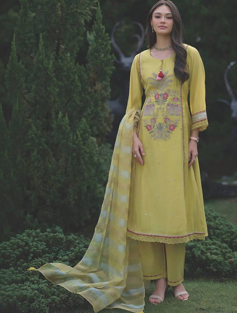 Women Animal Embroidered Sequinned Kurta with Trousers & With Dupatta
