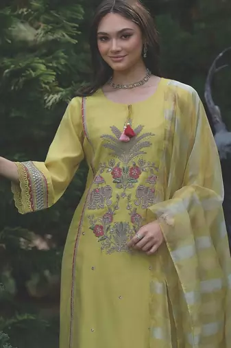 Women Animal Embroidered Sequinned Kurta with Trousers & With Dupatta