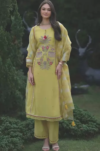 Women Animal Embroidered Sequinned Kurta with Trousers & With Dupatta