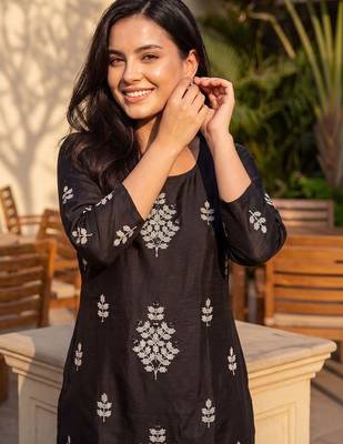 Women Ethnic Motifs Embroidered Thread Work Kurta with Trousers & With Dupatta 2