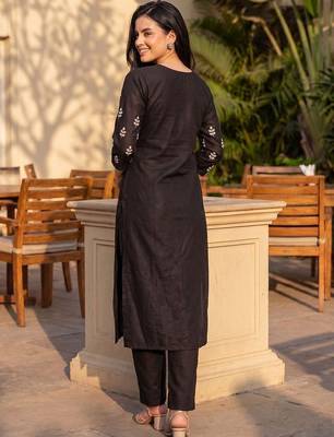 Women Ethnic Motifs Embroidered Thread Work Kurta with Trousers & With Dupatta 4