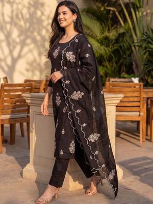 Women Ethnic Motifs Embroidered Thread Work Kurta with Trousers & With Dupatta 5
