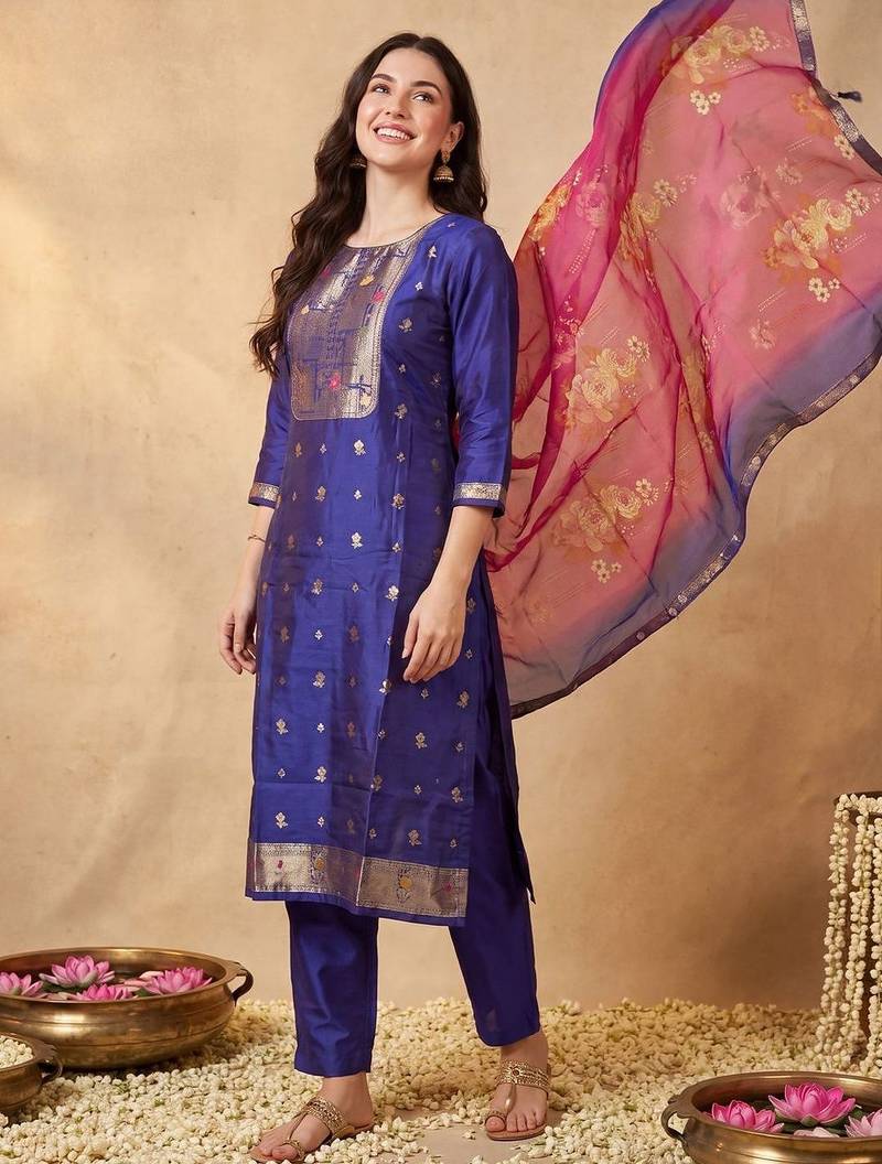 Women Ethnic Motifs Kurta with Trousers & With Dupatta