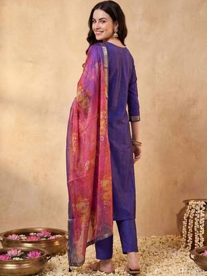 Women Ethnic Motifs Kurta with Trousers & With Dupatta 4