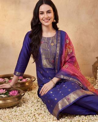 Women Ethnic Motifs Kurta with Trousers & With Dupatta 5