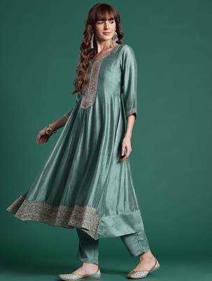 Floral Embroidered Sequinned Kurta With Trousers & Dupatta 5
