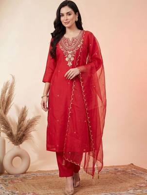 Women Ethnic Motifs Embroidered Thread Work Kurta with Trousers & With Dupatta 1
