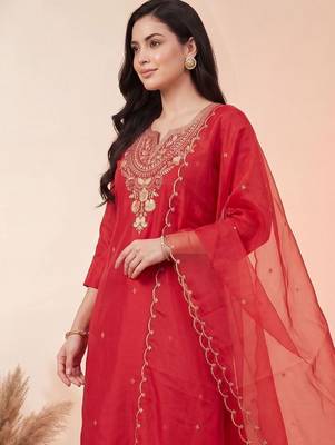 Women Ethnic Motifs Embroidered Thread Work Kurta with Trousers & With Dupatta 3