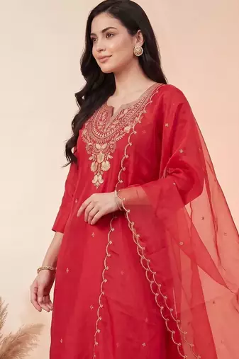 Women Ethnic Motifs Embroidered Thread Work Kurta with Trousers & With Dupatta