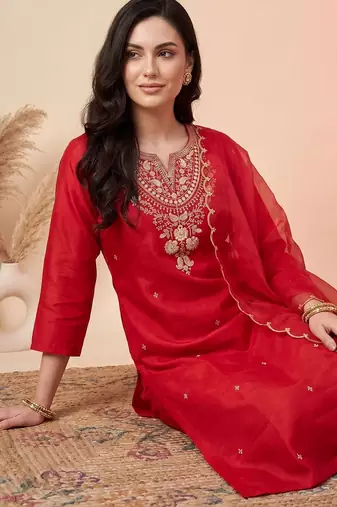 Women Ethnic Motifs Embroidered Thread Work Kurta with Trousers & With Dupatta