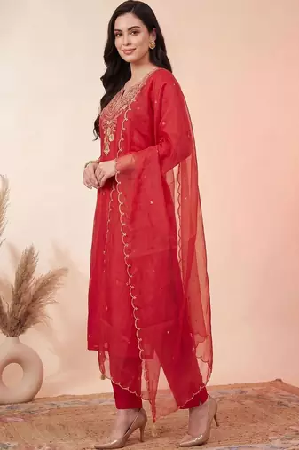 Women Ethnic Motifs Embroidered Thread Work Kurta with Trousers & With Dupatta
