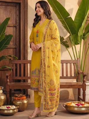Women Ethnic Motifs Printed Kurta with Trousers & With Dupatta 6